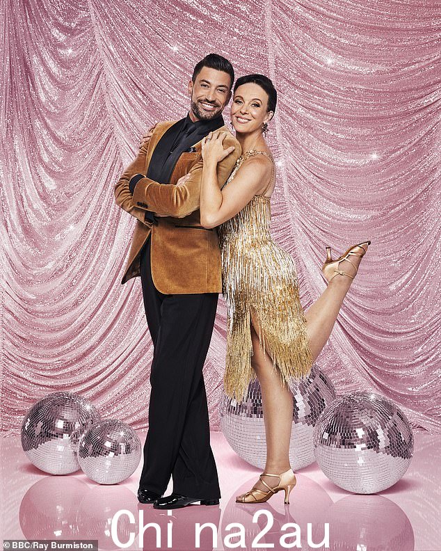 就在几周前,33 岁的乔瓦尼·佩尼斯 (Giovanni Pernice) 被停职,而 BBC 正在对 50 岁的阿曼达·阿宾顿 (Amanda Abbington) 提出的镜头外不当行为指控进行调查