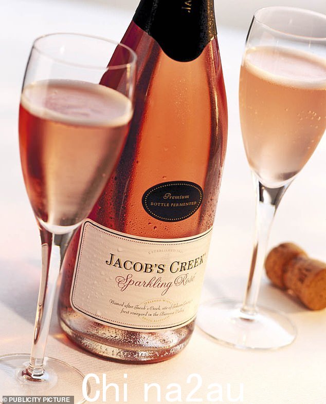 上周宣布,总部位于巴黎的保乐力加 (Pernod Ricard) 将出售 Jacob's Creek 和其他葡萄酒品牌,包括 Campo Viejo 和 Brancott Estate。图为:一瓶 Jacob's Creek 闪闪发光的玫瑰