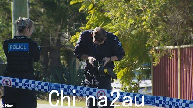 一名 24 岁的妇女因涉嫌在周五布里斯班的一次“有针对性”袭击中用汽车袭击了一名 23 岁的年轻母亲并逃跑而被指控谋杀(如图,警方在现场)