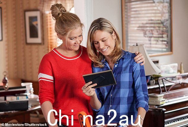 2015 年,艾米·舒默 (Amy Schumer) 在《火车残骸》中看到了星星
