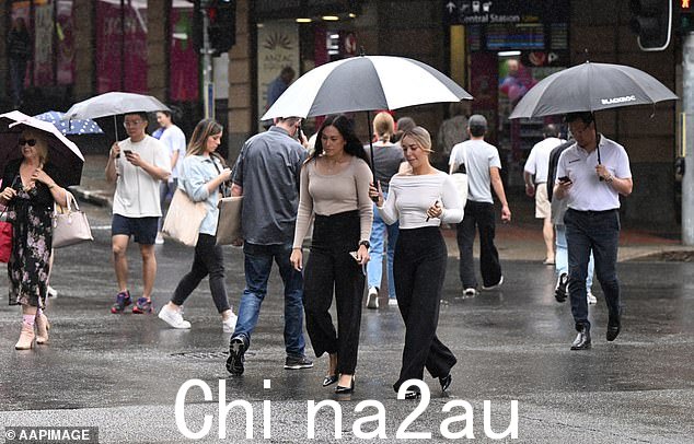 预计周二和周三珀斯很可能会出现阵雨,周二阵风预计为 25 公里/小时