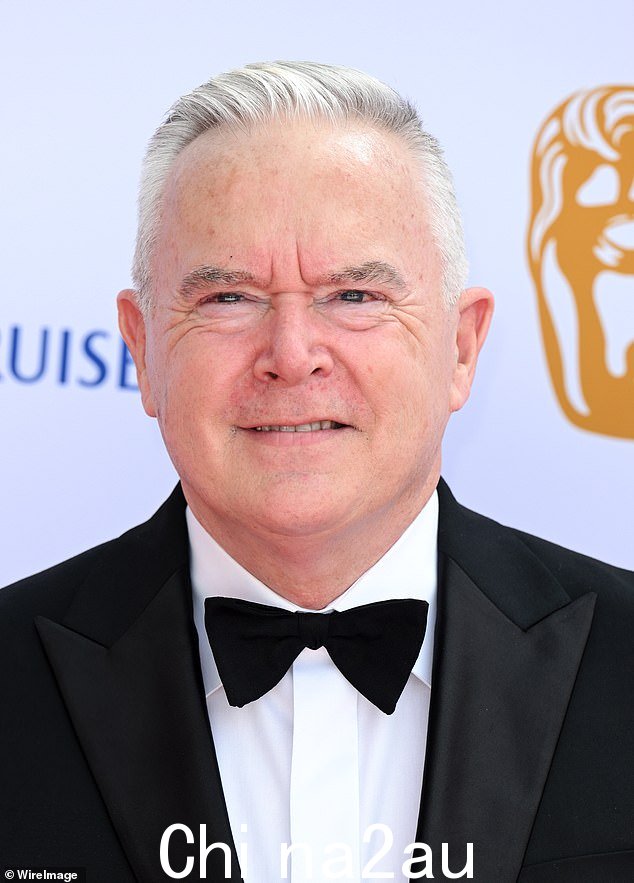 排在第三位的是休·爱德华兹 (Huw Edwards),去年 BBC 向他支付了超过 475,000 英镑的薪水,之后他因露骨照片风波而辞职并离开公司