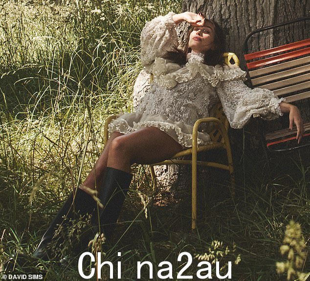 她上网时也必须小心,因为“互联网对于孕妇来说是一个可怕的地方”社交媒体上流传着这么多轶事