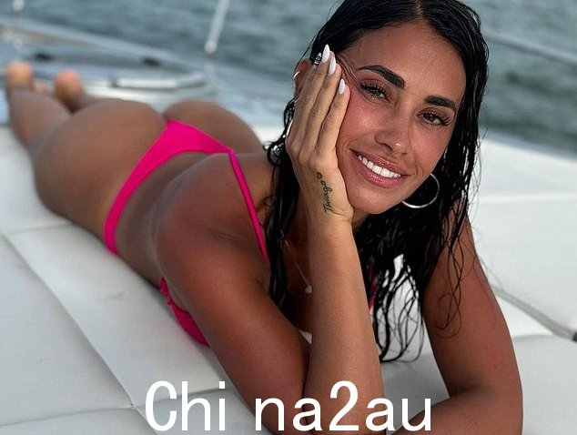 梅西的妻子安东内拉分享了一系列在迈阿密阳光下乘船旅行的照片