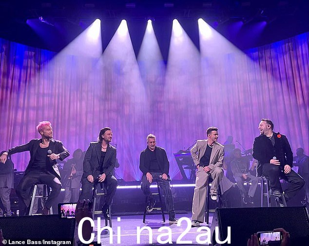 *NSYNC 创始人克里斯·柯克帕特里克(右,3 月 13 日摄)周一被直接质询,询问他的八次格莱美提名男孩乐队是否会在明年举办体育场夏季巡演,以纪念他们的 25 周年纪念日