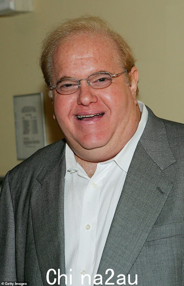 美国人才经理 Lou Pearlman 的黑暗过去(摄于 2005 年)是 Netflix 最新纪录片系列《肮脏流行音乐:男孩乐队骗局》的主题