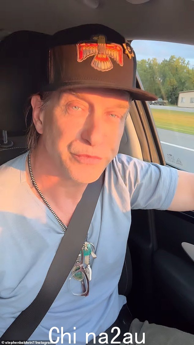 史蒂芬·鲍德温 (Stephen Baldwin) 在他怀孕的女儿海莉·比伯 (Hailey Bieber) 透露她与家人不再“超级亲密”后分享了一条神秘的帖子