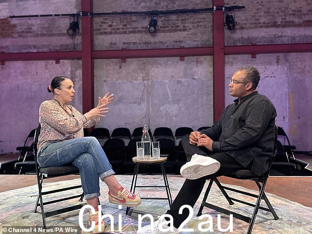 这位专业舞者发出警告之前,50 岁的阿曼达 (Amanda) 进一步声称自己之前在《舞动奇迹》中受到后台虐待,并声称与 33 岁的停职舞者乔瓦尼 (Giovanni) 合作就像“在战壕里”” class=