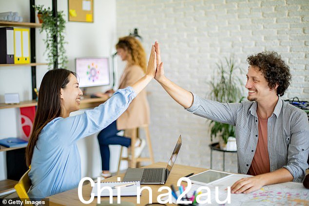 只需询问社交媒体:如果您在社交媒体应用程序上搜索“个性雇佣”,您会发现大量详细说明和演示这一现象的视频