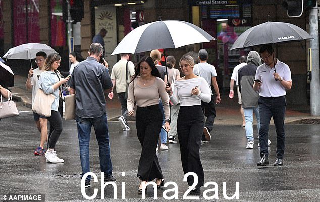 幸运的是,阵雨将在周六晚些时候和周日开始减弱