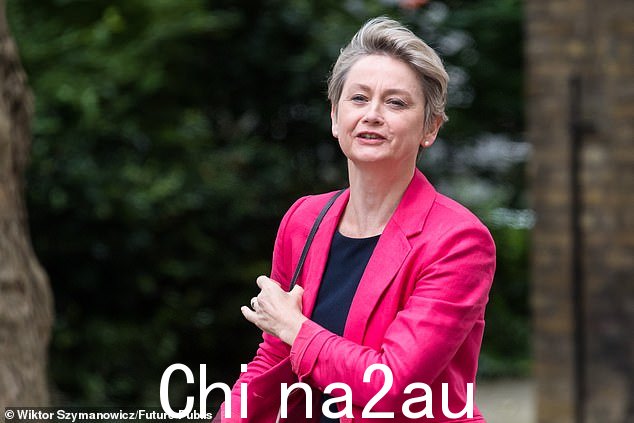 然而,内政大臣伊薇特·库珀(本周在唐宁街拍摄)尚未回复这封信,但她之前表示,她也对这封信表达了“深切关注”和“普遍的痛苦”视频