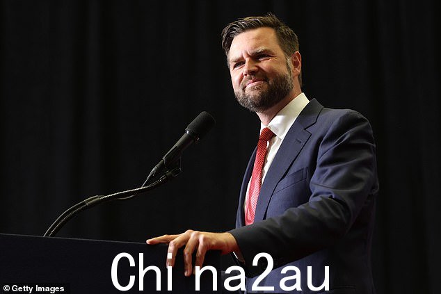 万斯在 2021 年因副总统哈里斯没有亲生孩子而质疑她的领导力的言论再次浮出水面。图为周一在弗吉尼亚州