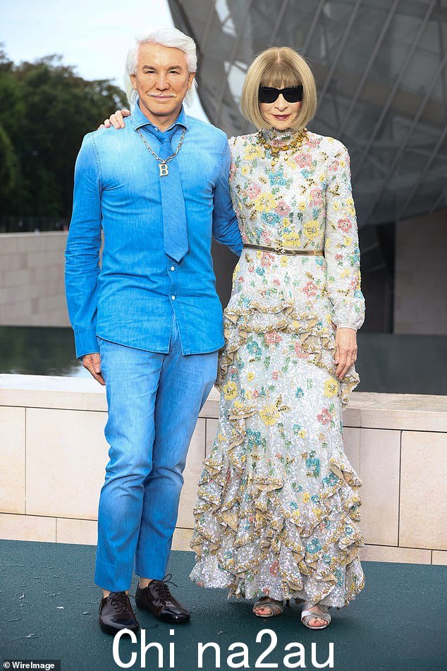Anna Wintour,74 岁,《Vogue》主编 ¿ 和网球迷 ¿ 与导演 Baz Luhrmann