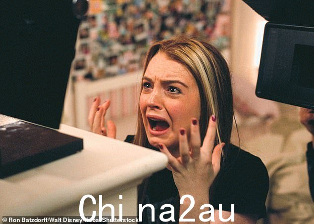 粉丝们纷纷在评论中表达对这位女演员的支持,有人写道:“她容光焕发。”另一个人插话道,“她吓坏了”; Lindsay 于 2003 年出现