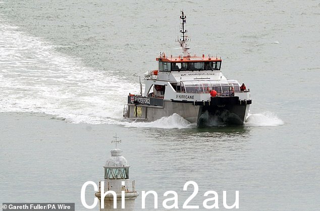边防部队参加英吉利海峡小船事件的资料照片