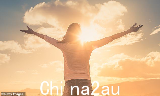 '积极的心态可以减轻压力和焦虑,从而加速心血管疾病和痴呆等与年龄相关的疾病,'理查德·萧博士说