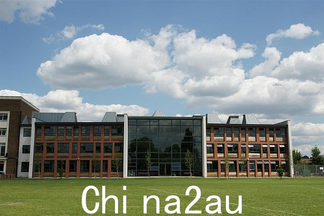 泰晤士河畔金斯顿蒂芬女子学校的房屋外码在列出出售之日之间有 192 天