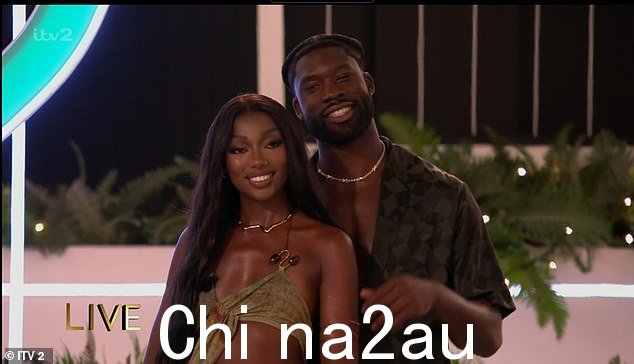 乔什承认,自从进入别墅以来,他的眼睛里就只有咪咪,他告诉玛雅:“当我见到她时,我告诉她,她让我感到惊讶,一切都是我所期望的是,她是,还有更多。所以我不需要建立其他联系'