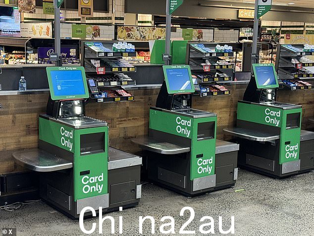 许多 Woolworths 自助结账只接受刷卡