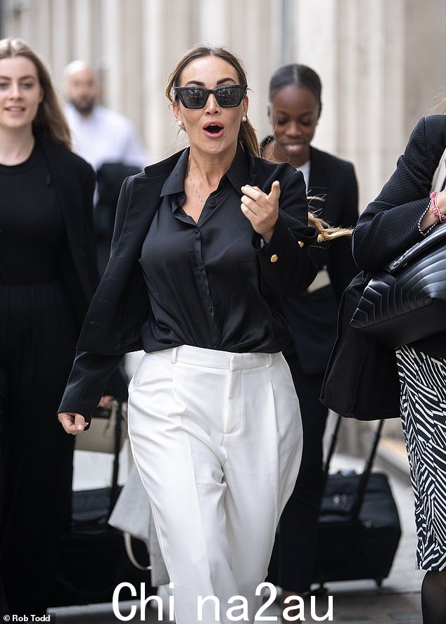 Lauryn Goodman leaves the Central Family Court at the end of the hearing for child赡养费案件