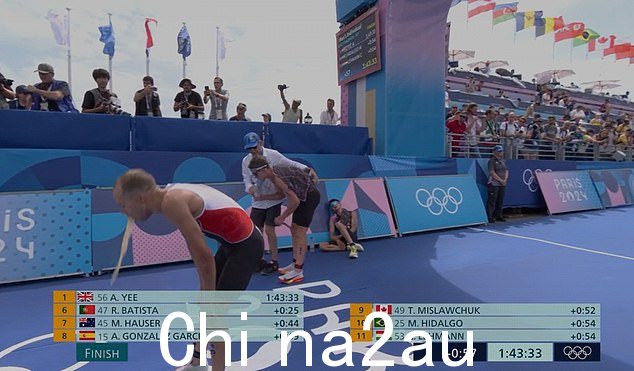 加拿大选手 Tyler Mislawchuk 在男子铁人三项赛中获得第九名,赛后呕吐