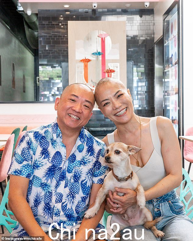 她继续说道,6 月 2 日星期日,“我在西达西奈的首席肿瘤科医生 Ho 医生打电话来讨论治疗计划,”她补充道,“崩溃了,哭泣,试图将想法放在一起并提出问题,但身体上却做不到'