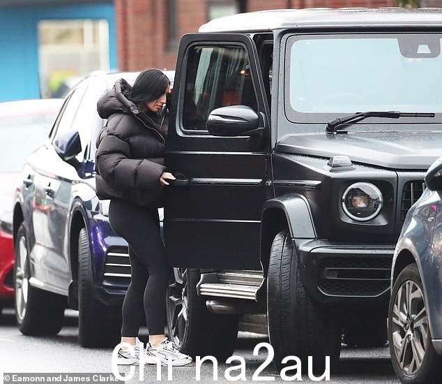 Kilner 被发现在阿皮尔威姆斯洛镇驾驶她价值 180,000 英镑的 Mercedes G Wagon 4x4