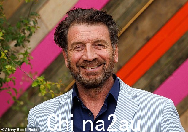 DIY SOS 的尼克·诺尔斯 (Nick Knowles),61 岁,在与节目老板进行了几个月的谈判后签约,消息人士称他“愿意尝试任何事情”