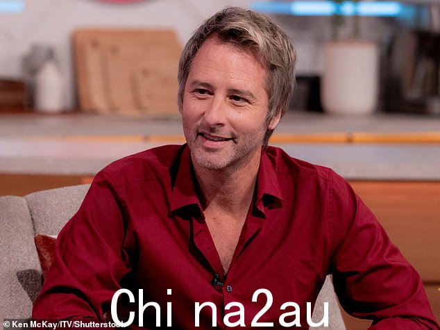 Chesney Hawkes 周三在 Lorraine 节目中透露,他的儿子 Indi 是他的新主音吉他手,粉丝们简直不敢相信父子俩看起来有多相似