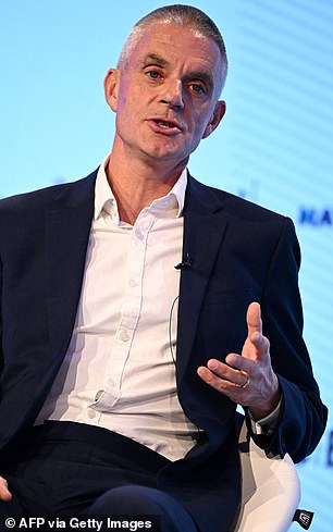 BBC 总干事蒂姆·戴维 (Tim Davie) 今天被传唤会见文化大臣丽莎·南迪 (Lisa Nandy),解释 BBC 在丑闻中所扮演的角色,包括谁在八个月前知道爱德华兹被捕的消息
