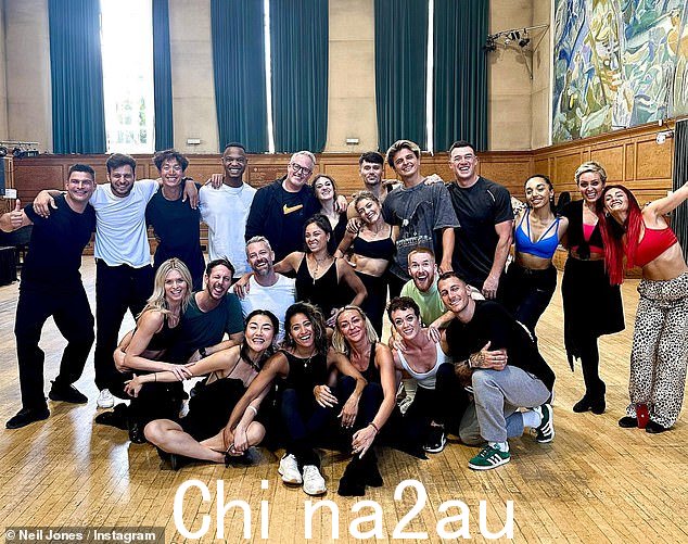 严格来说,专业人士已经开始为将于秋季开始的演出排练群舞