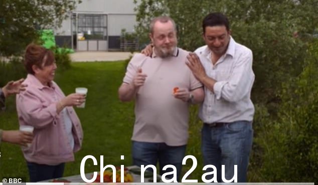 咬了一口,很明显香料太多了,正如玛格丽塔所说:“无语!”哦,这里,牛奶,牛奶!'