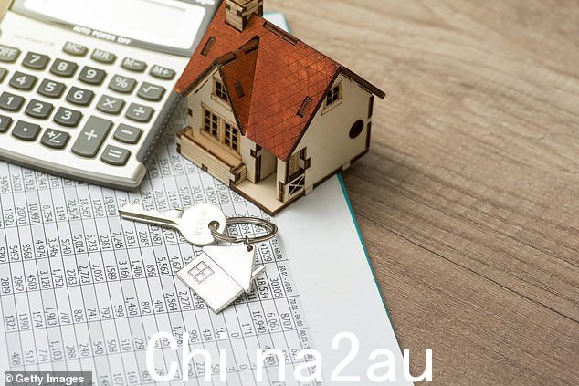Charwin Mortgages 的拉纳德·米切尔 (Ranald Mitchell) 预计未来几周降息速度将会加快。他表示:“抵押贷款机构开始压低利率。” class=