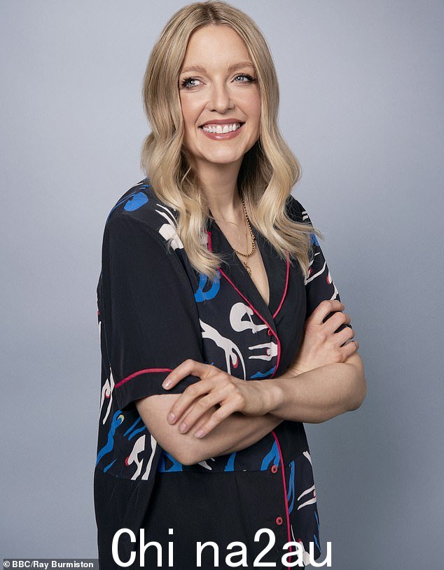 他在 Desert Island Discs 上告诉 BBC 的 Lauren Laverne,这给了他“一点点灵活性”,让他一次可以用两根或三根弦演奏颤音” class=