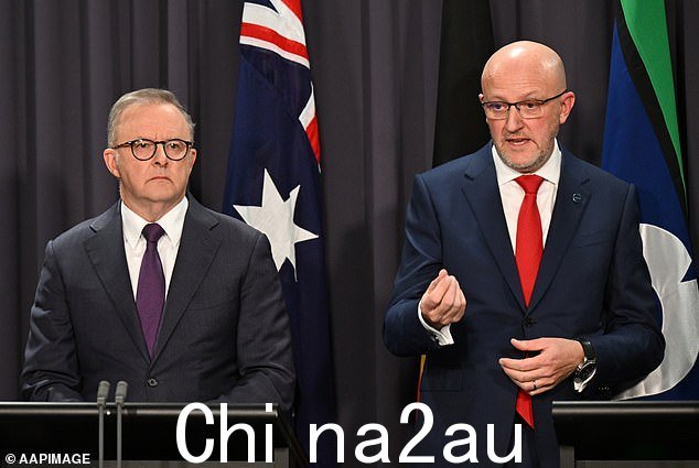 Anthony Albanese 表示越来越多的澳大利亚人正在接受更加多样化的极端意识形态(与 ASIO 主席 Mike Burgess 合影)