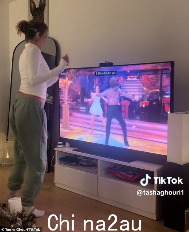 Tasha 之前曾分享过她对《舞动奇迹》的热爱,与专业人士一起表演并在客厅练习编舞