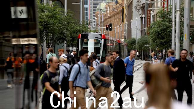 总理 Chris Minns 改变在家工作安排的决定引发了新南威尔士州公务员的愤怒,其中一些人计划“抵制” CBD 企业作为回应。图片:NCA NewsWire / Damian Shaw