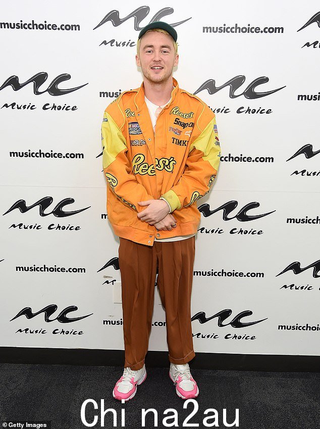 31 岁的杰克·罗奇 (Jake Roche) 现在公开讲述了他的公众如何失宠,从获得第一名到“失去一切”并不得不搬进母亲的车库(图为 2019 年)