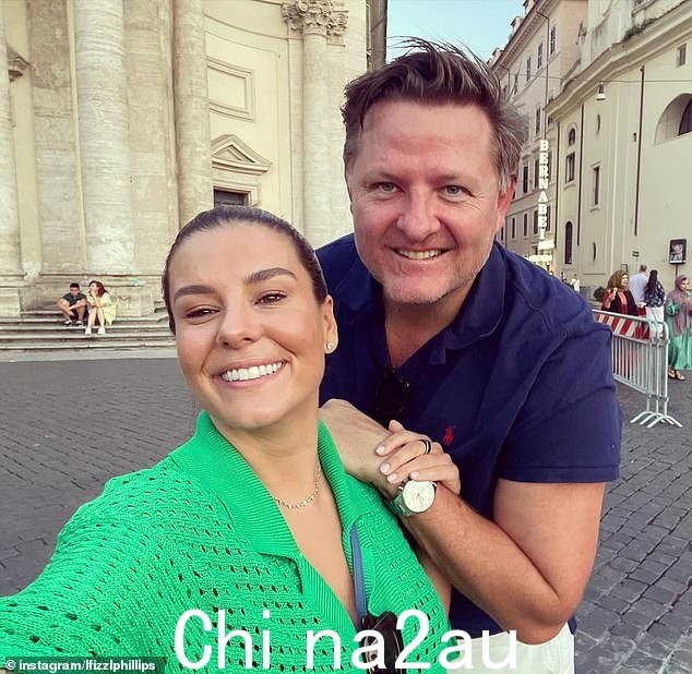 Lauren Phillip s, 41 号(左)周二透露,她在喷气机大亨未婚夫保罗·奥布莱恩(Paul O'Brien)(右)不在期间一直在喝玛格丽特酒