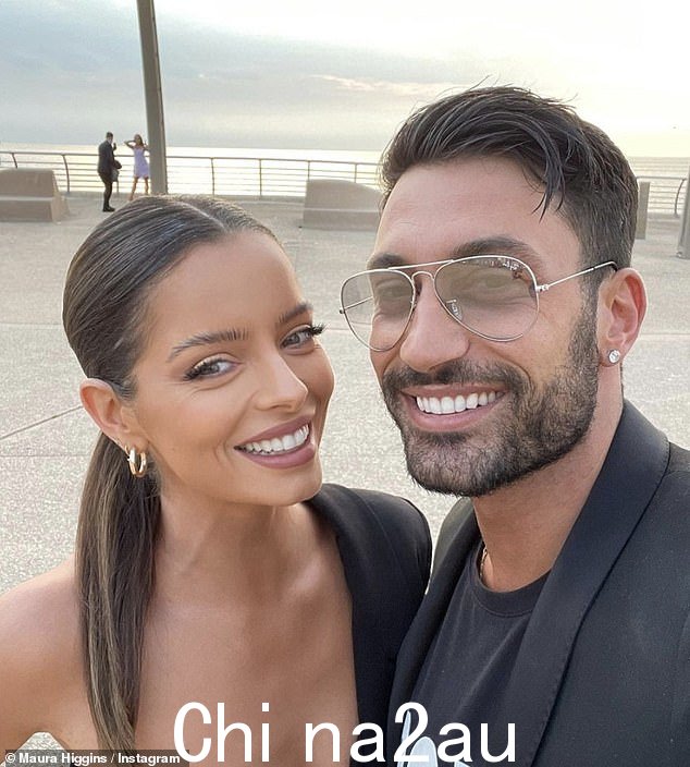 Maura - 目前在美国主持 Love Island Aftersun - 之前曾与《舞动奇迹》专业人士 Giovanni Pernice 约会过