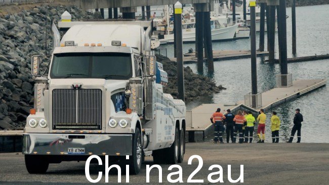Multiple紧急救援人员赶赴麦凯港现场 图片:Paul Brescia