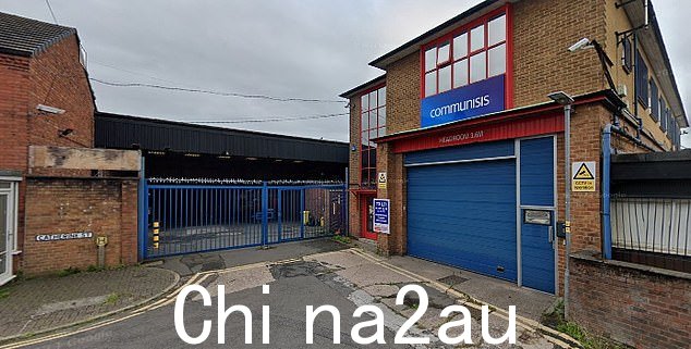周五下午 4:15 左右,弗朗西斯街的一家前打印机(如图)爆发了地狱般的大火