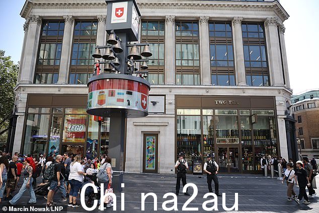 莱斯特广场 TWG 茶店双门周围已拉起警戒线