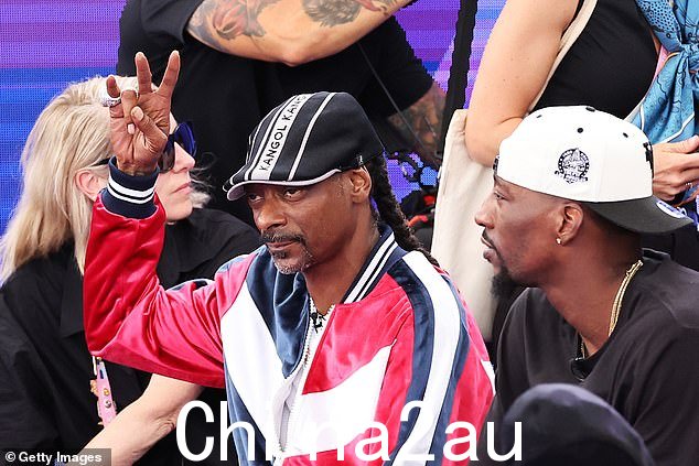 史努比狗狗 (Snoop Dogg),52 岁,是今年奥运会上的熟悉面孔,由于他出生在洛杉矶,并且他也将参加表演。在长滩长大