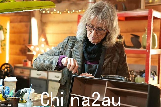 Suzie,一位皮革工人和马鞍制造商,经常出现在热门节目中
