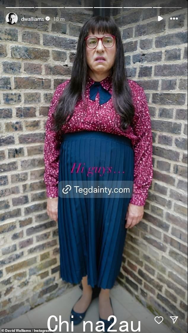 这位单口喜剧演员和作者向他的 200 万粉丝透露,他很快将前往澳大利亚和新西兰参加为期 14 场的系列节目,并在他的照片上贴了一张照片。 Instagram Story