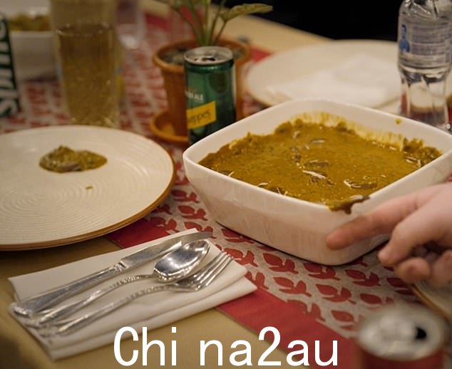 迎接这群板球运动员的肉、蔬菜和鱼咖喱都被乔什拒绝了,他说他的饮食很糟糕