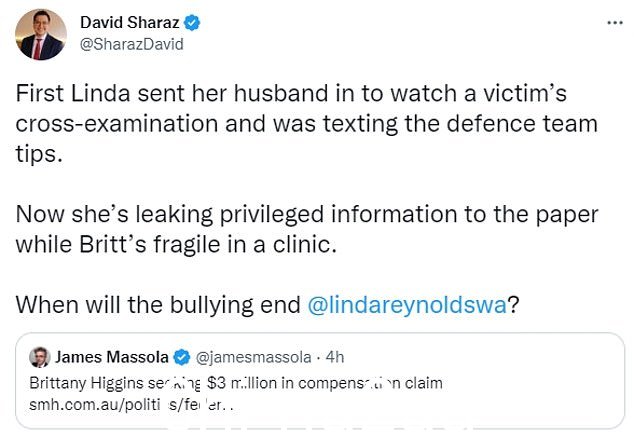 David Sharaz 写了一条推文,指责琳达·雷诺兹欺负布列塔尼·希金斯(如图)