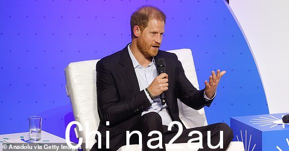 哥伦比亚波哥大 - 8 月 15 日:英国哈里王子,苏塞克斯公爵于 2024 年 8 月 15 日出席哥伦比亚波哥大 EAN 大学举行的“负责任的数字未来”论坛。哈里王子和梅根·马克尔抵达哥伦比亚,与马克斯一起与妇女和青少年讨论打击歧视和网络欺凌的问题。 (Juancho Torres/Anadolu 通过 Getty Images 拍摄)