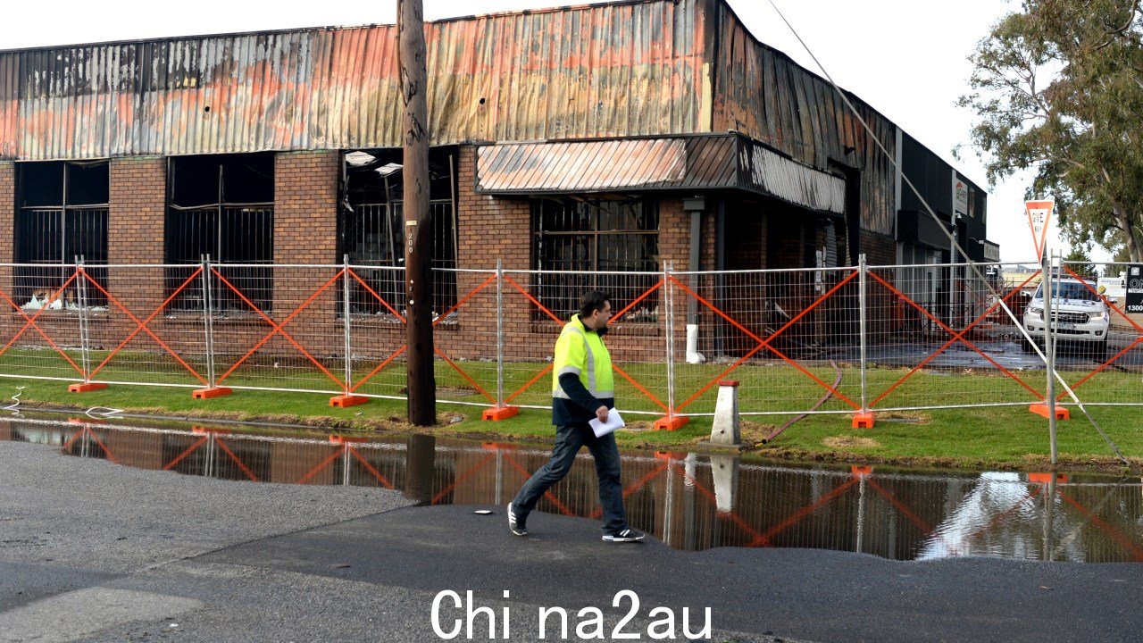 周日凌晨 2 点左右,当局向工厂报告了起火和爆炸的情况。图片:Andrew Henshaw/新闻集团